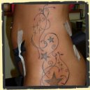 vrouwelijke heup tattoo